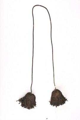 Pingente dorsal de cordões