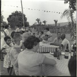 Pessoas reunidas