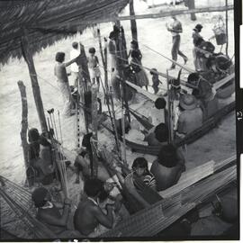Índios Urubu na festa